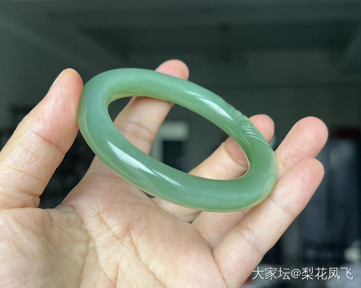 粉绿碧玉猫眼镯_和田玉
