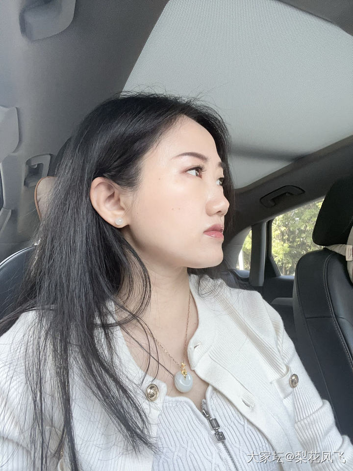 争取做到一色衣服一色配套首饰_搭配和田玉