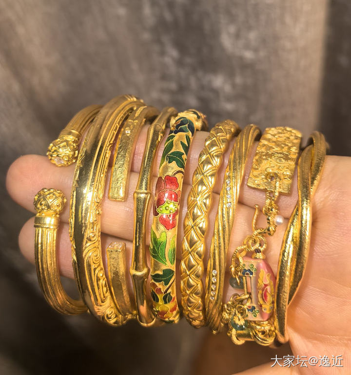 守住手里的金确实有点难啊😭_手镯金