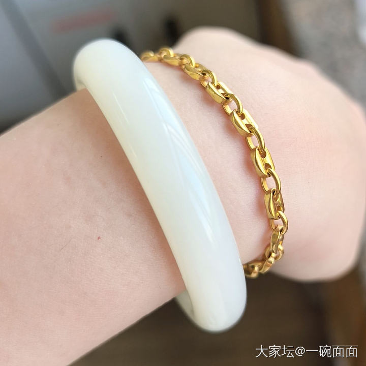 运了一周多的俄白镯_手镯和田玉