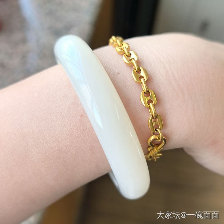 运了一周多的俄白镯_手镯和田玉