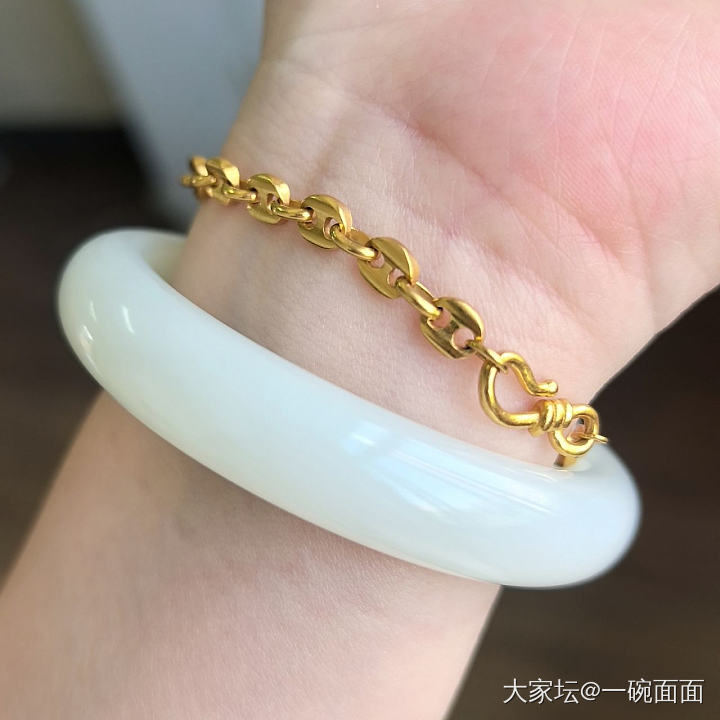 运了一周多的俄白镯_手镯和田玉