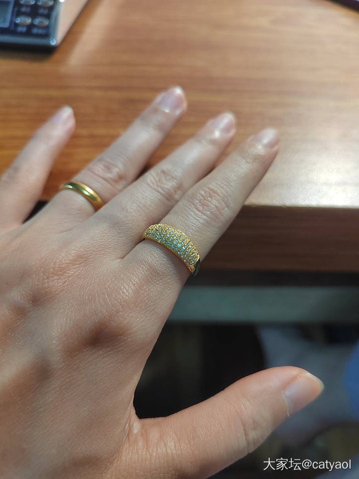 前两天看见癫癫的金价就又买了一件_戒指