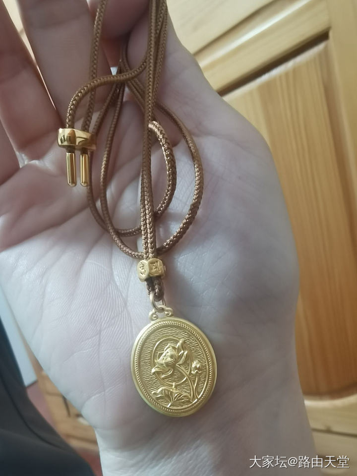 梦金园吊坠+自己配的绳子_金