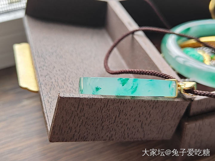 独龙玉也配套了_时尚玉石首饰