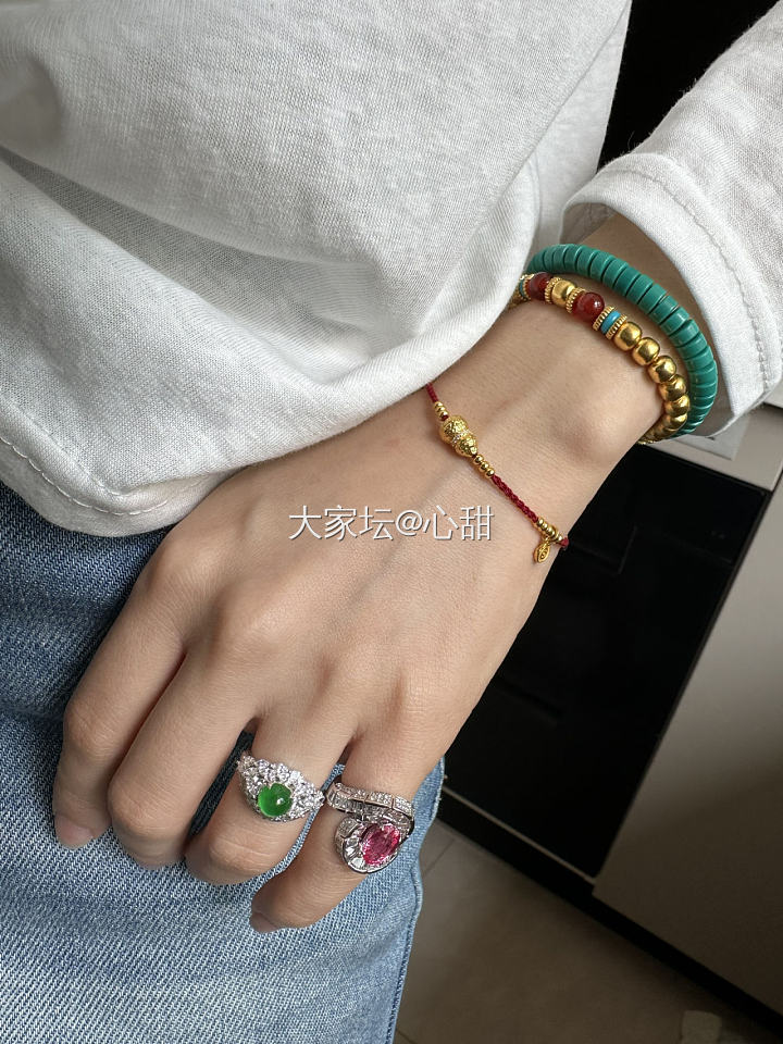 在线等，一会出门吃饭过生日，戴粉的还是绿的😜_首饰