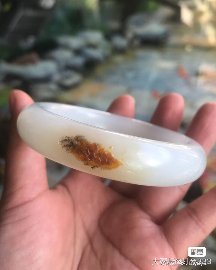 有没有姐妹出镯子呀，想收个和田玉或翡翠镯_翡翠