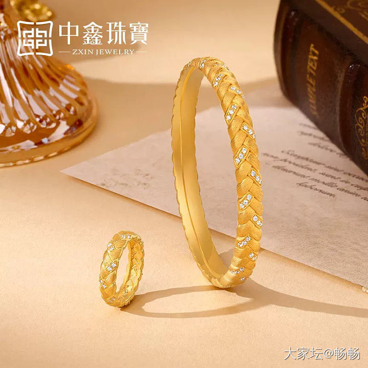 930多克价的镯收到了
本以为一克赔100，结果现在一克赔150🤣
不想拆开了
..._金