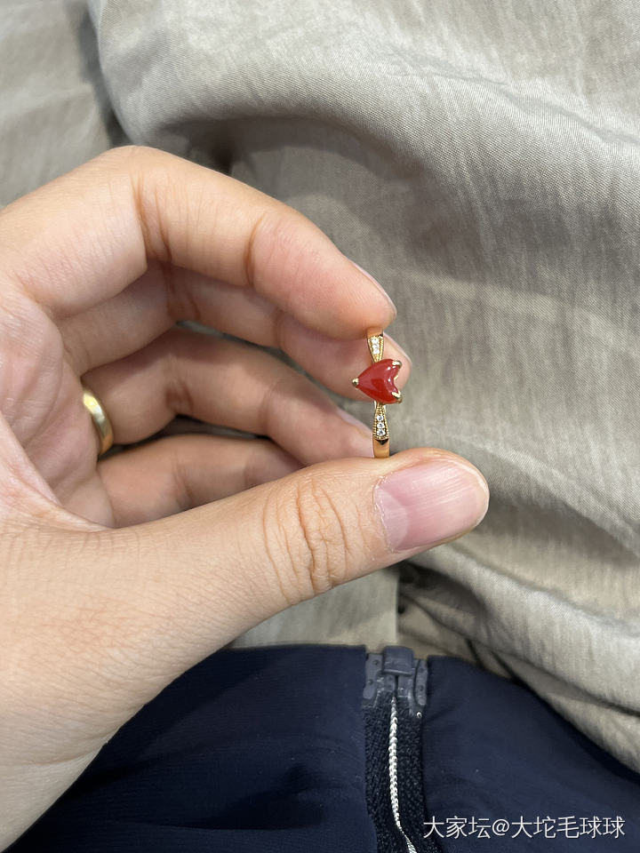 出一个小珍珠戒指_首饰