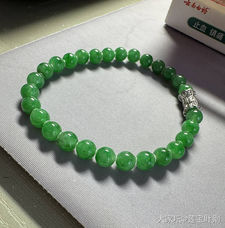 阳绿飘辣绿糯化种翡翠珠子手链手串_翡翠