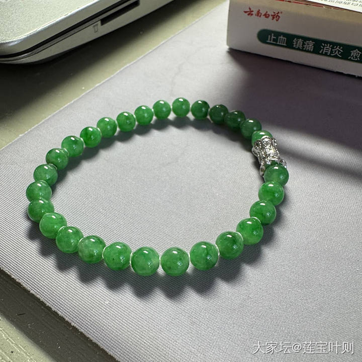 阳绿飘辣绿糯化种翡翠珠子手链手串_翡翠