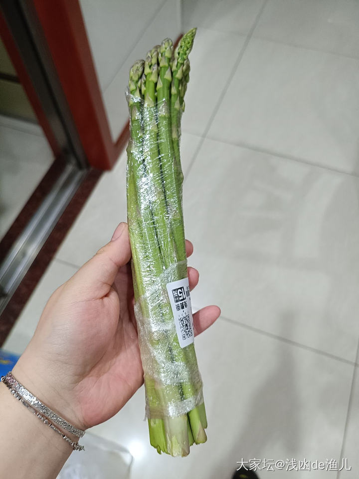 开心一刻：逛夜市，七元买了一堆菜。_食材