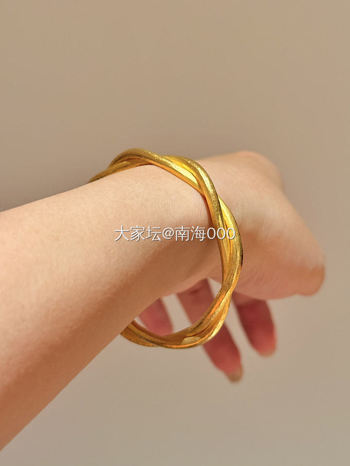 爱上松麻花的松弛感_打金匠人手镯金