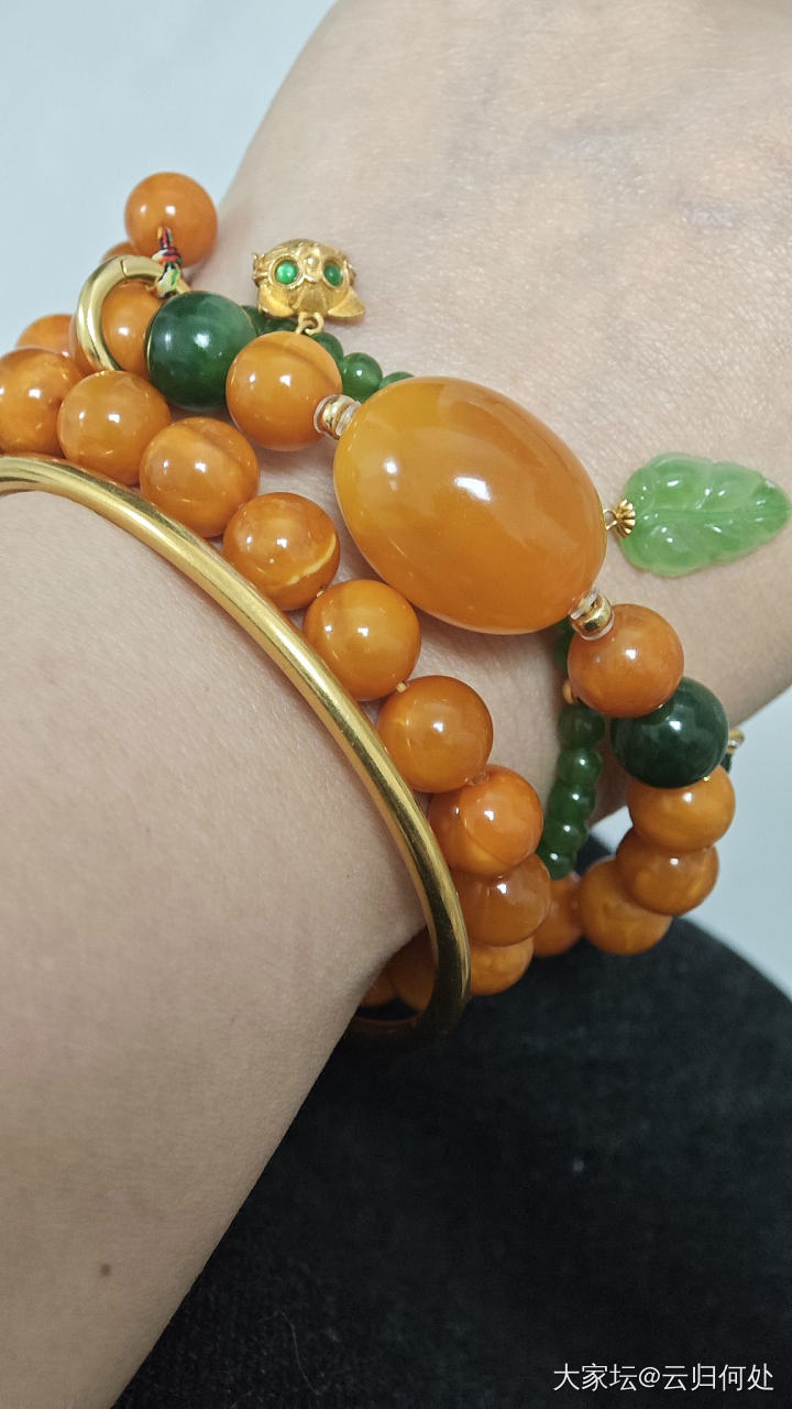 小白求鉴定蜜蜡真假（焦皮料鸡油红）_蜜蜡琥珀蜜蜡