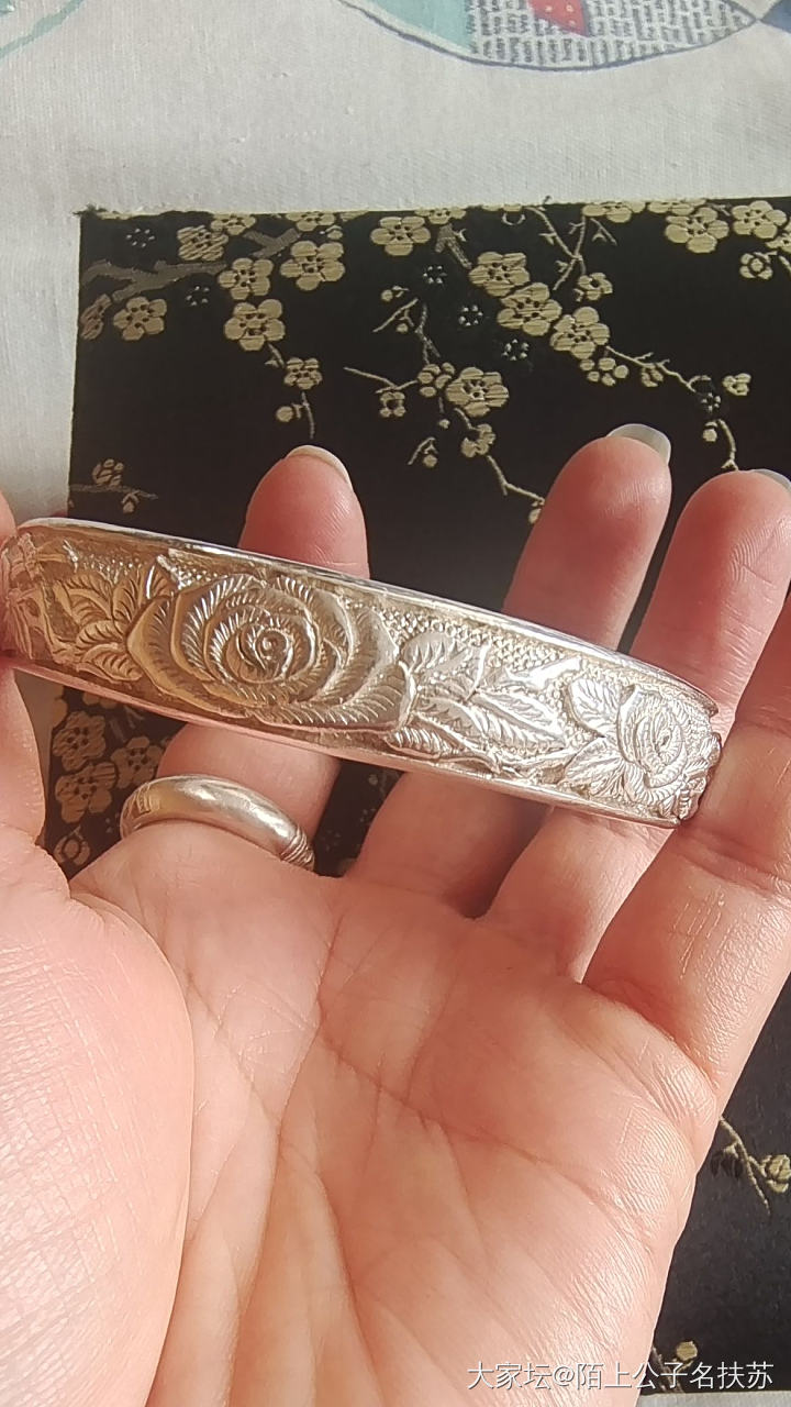 借图:有姐妹出足银手镯吗～_银