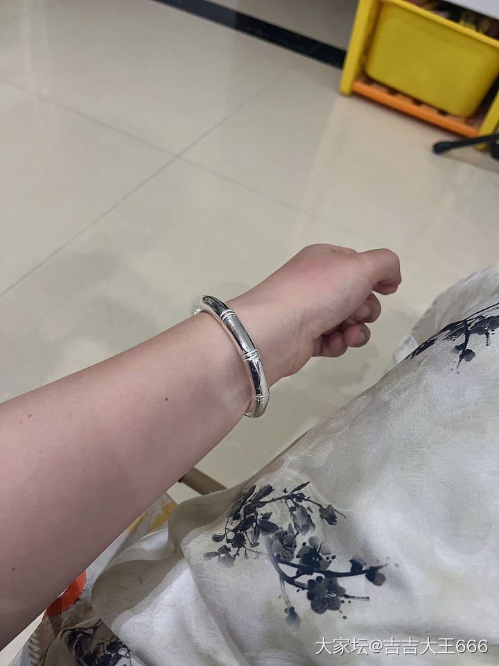 想要一个评论区都是南记银镯的贴😏_银