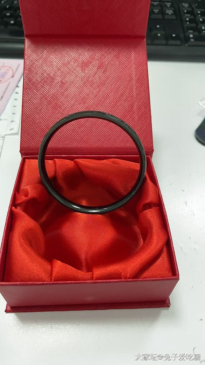 这个黑棍子镯子是今天才给我寄出来的_闲聊金