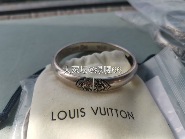 出两个银镯_银