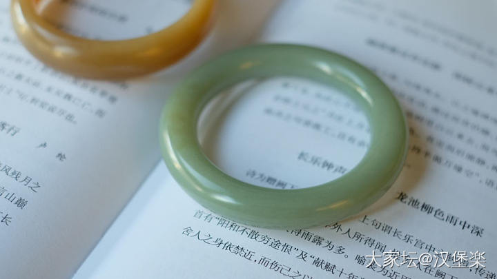 出两只玉镯，56-57圈口可戴_和田玉