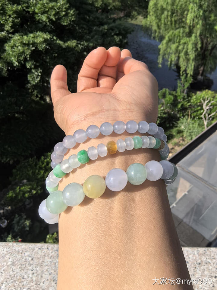 在阳光下的状态_珠串翡翠