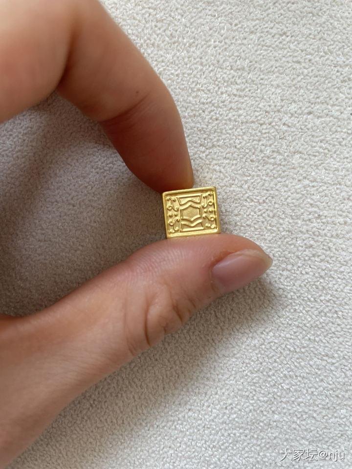 昨天买了老凤祥圣斗士联名款_金