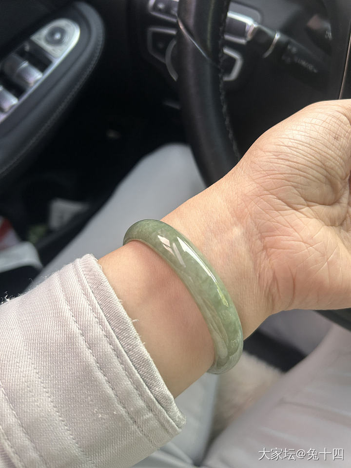 无聊中，发个N年前在坛里买的镯子_翡翠