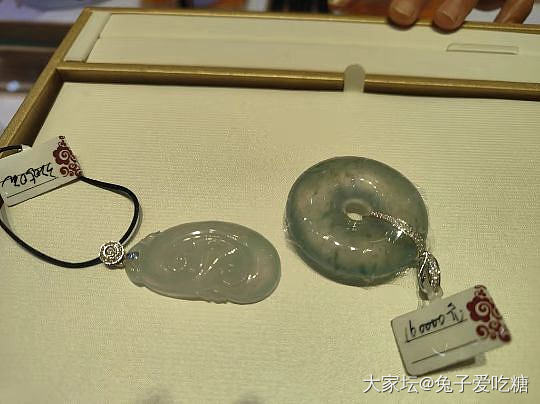 欣赏一下十六万的巨无霸冰扣子吧_时尚首饰翡翠