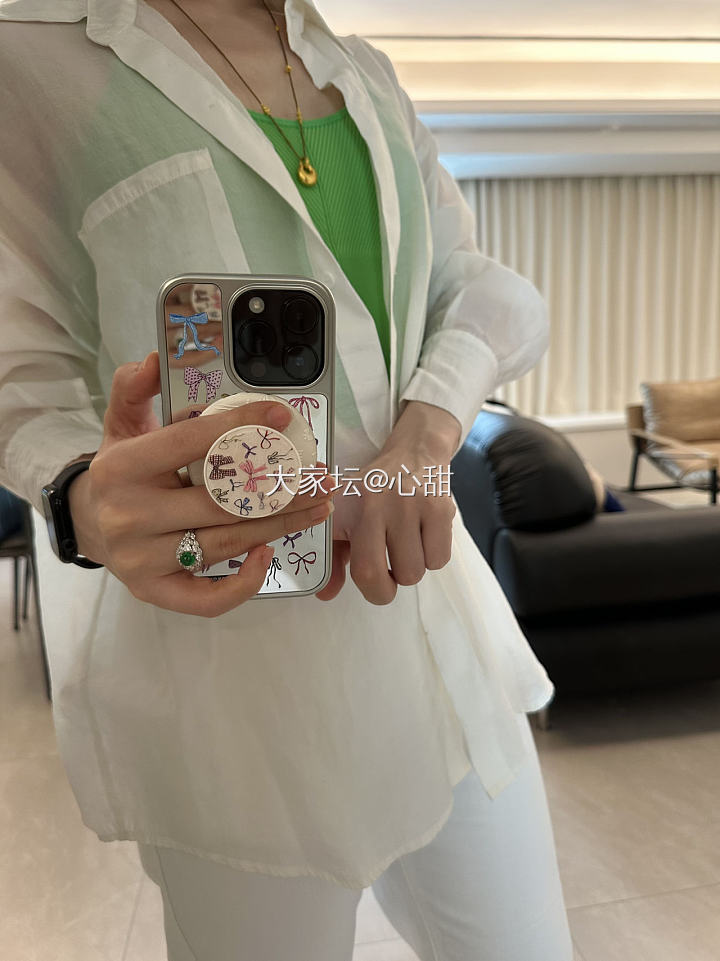 早上好～初夏的清晨，抱抱爱人与世界，吃早餐喝咖啡戴美物出门☕️_翡翠金