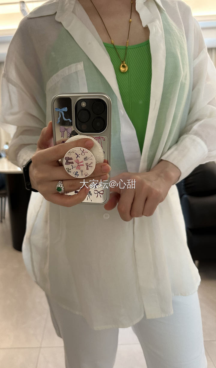 早上好～初夏的清晨，抱抱爱人与世界，吃早餐喝咖啡戴美物出门☕️_翡翠金