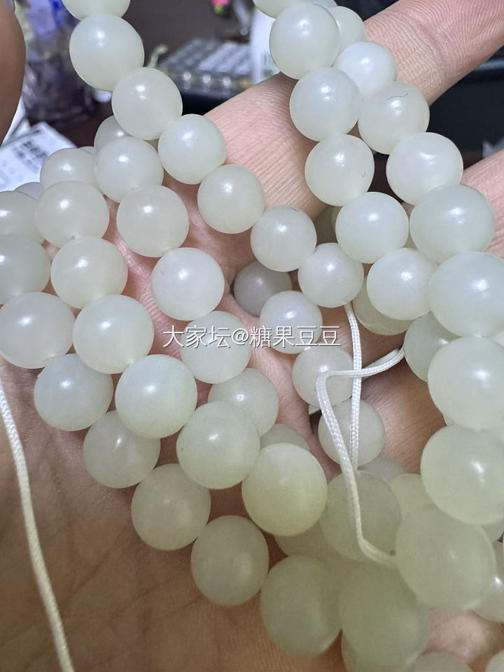 出山流水卡8的108手串_和田玉