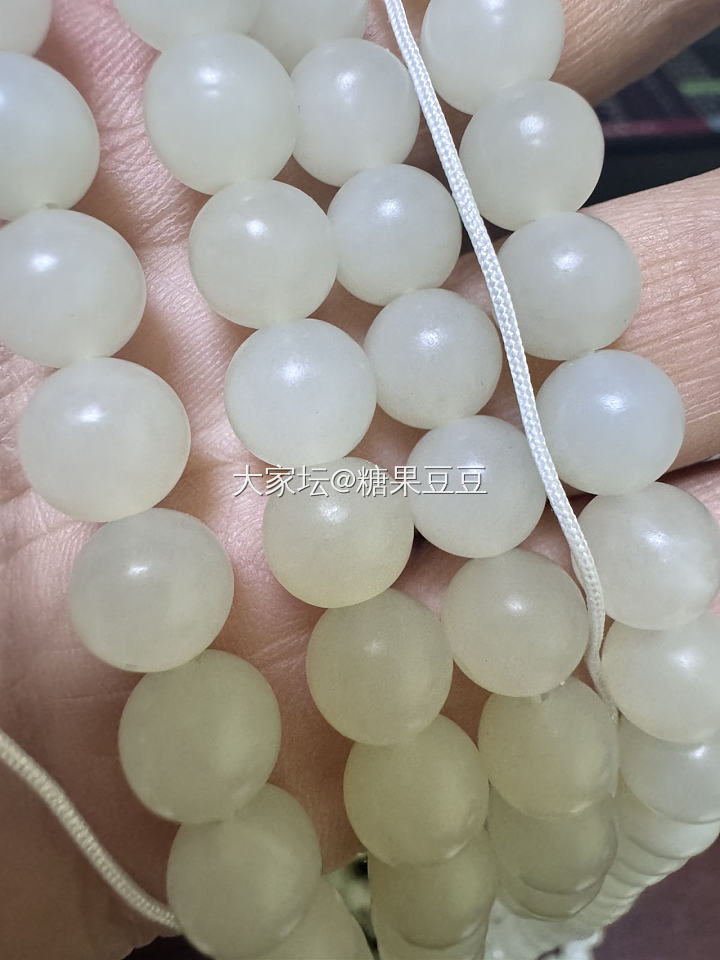 出山流水卡8的108手串_和田玉