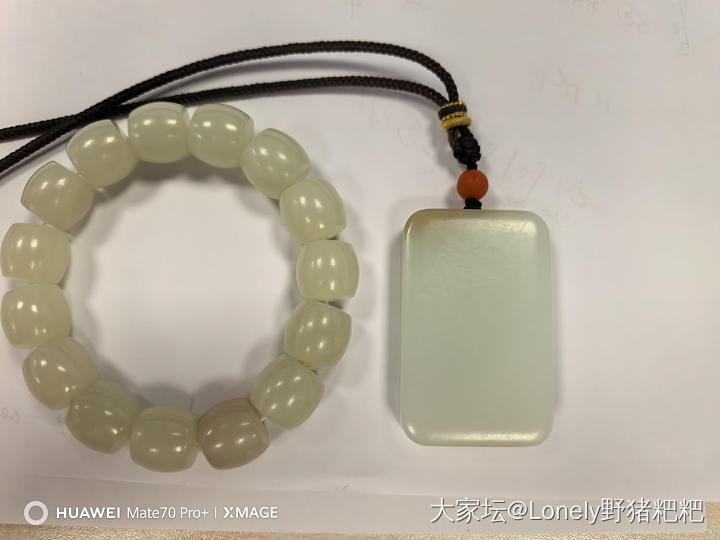 阿达西手上收了个籽料_和田玉