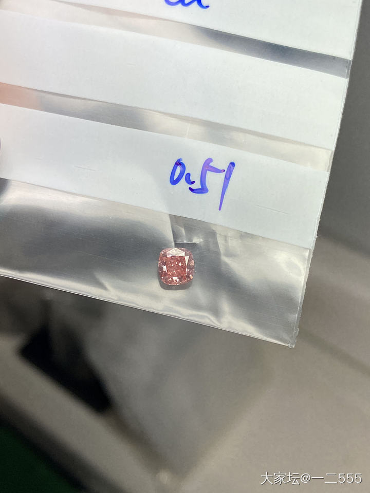 培育粉钻55分左右，1686任选一粒，CVD浓彩粉_彩色宝石