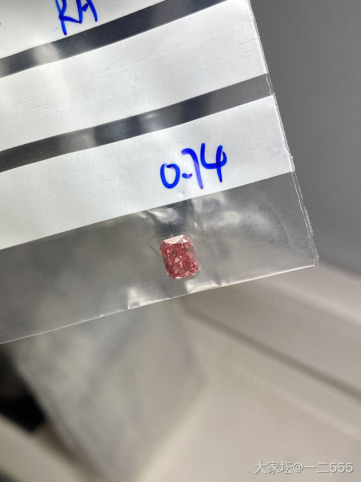 培育粉钻55分左右，1686任选一粒，CVD浓彩粉_彩色宝石