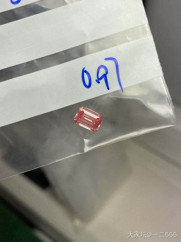 培育粉钻55分左右，1686任选一粒，CVD浓彩粉_彩色宝石