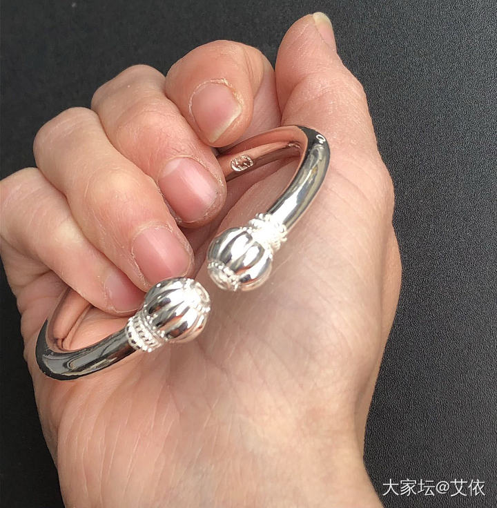 出2个银镯_银