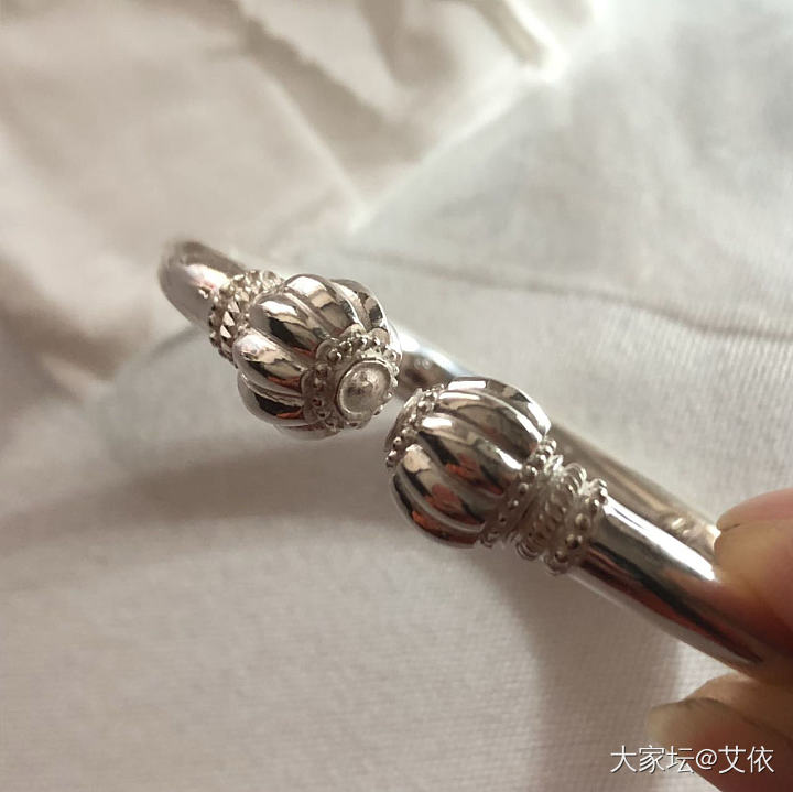 出2个银镯_银