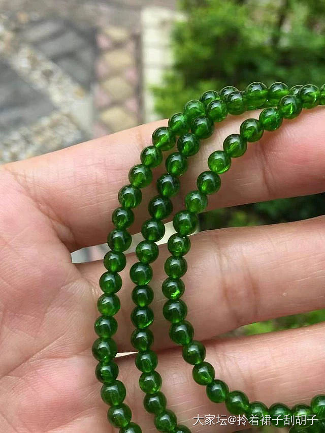 被人家坛友种草绿色链子以后淘宝买了三家透辉石。据说这种石头瑕疵很多哎。_透辉石