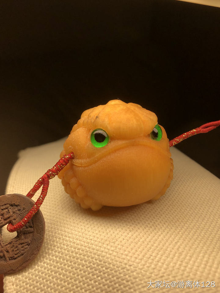 这两个蛤蟆要萌化了