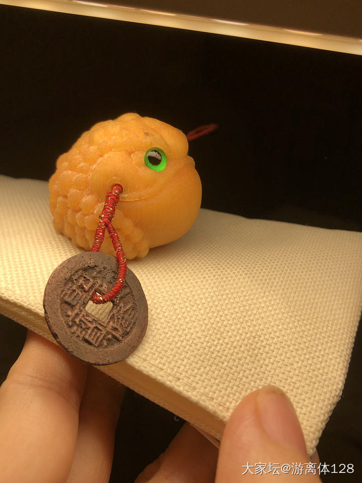 这两个蛤蟆要萌化了