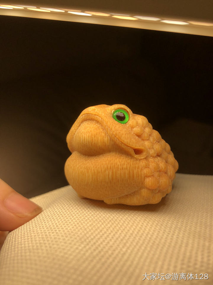 这两个蛤蟆要萌化了
