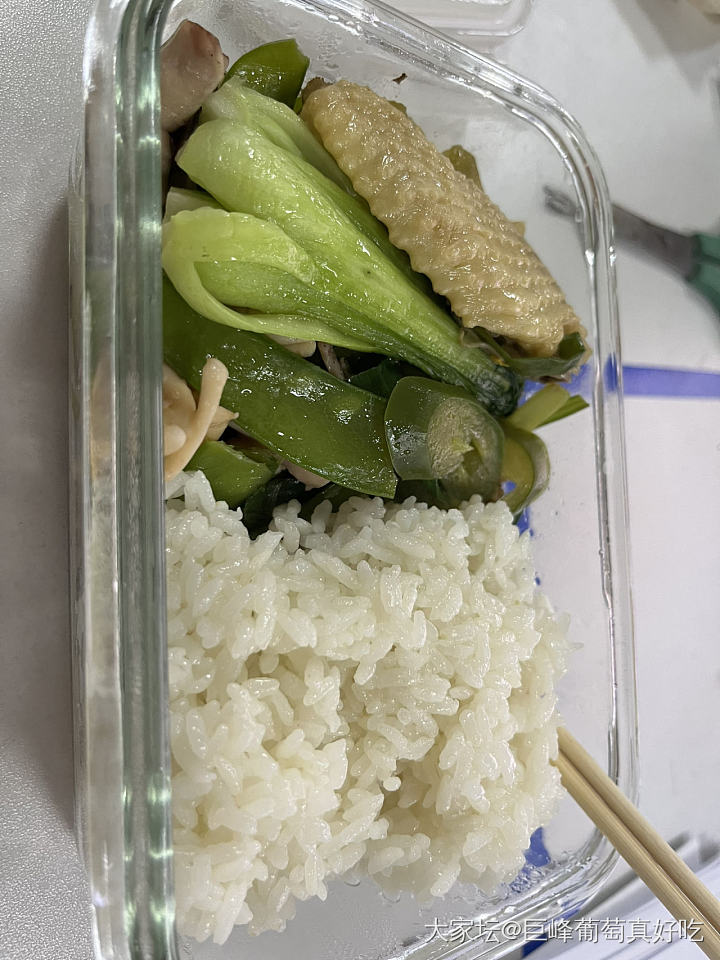 我和我爸投诉中午的饭肉太多了，结果肉消失三天后我甚是想念_美食
