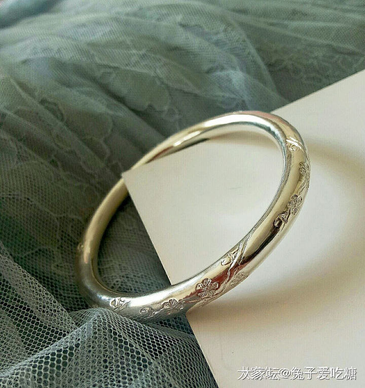 梅花圆条银镯子即将飞到碗里来了_戒指名贵宝石