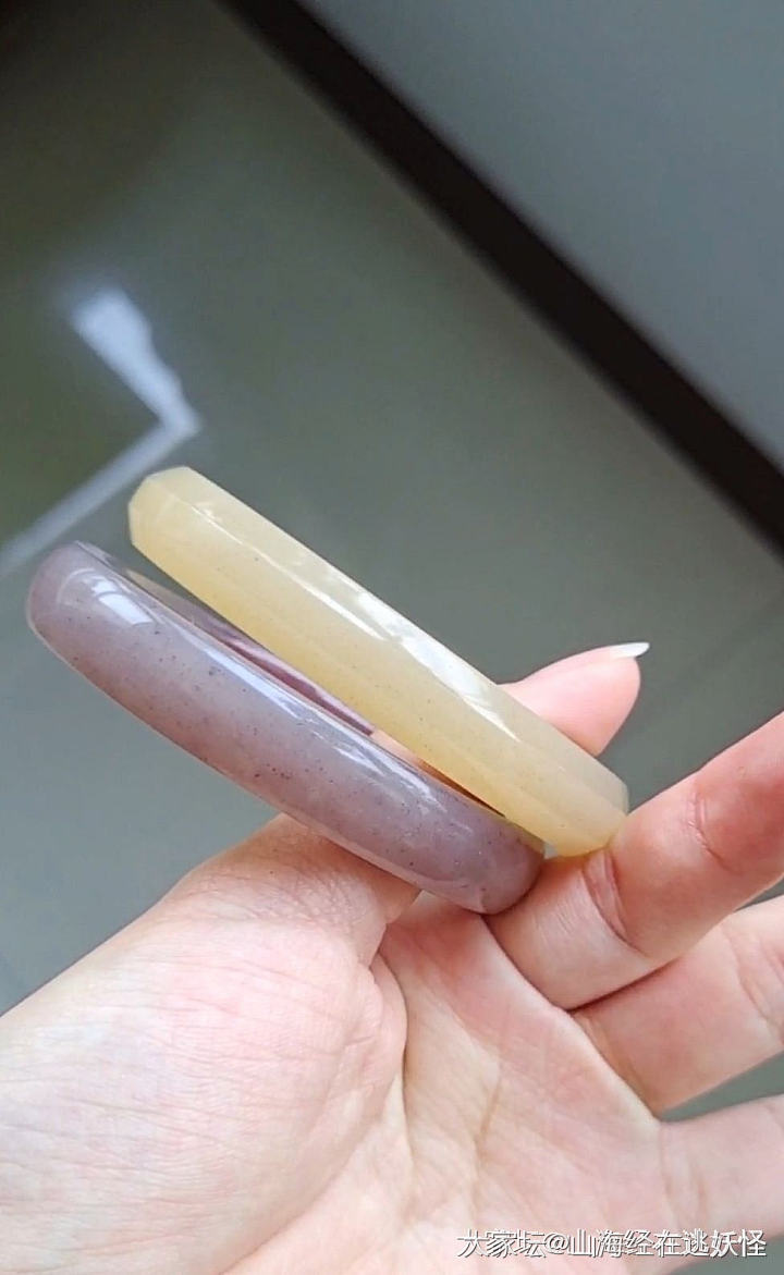 佘太翠水蜜桃手镯_玉石
