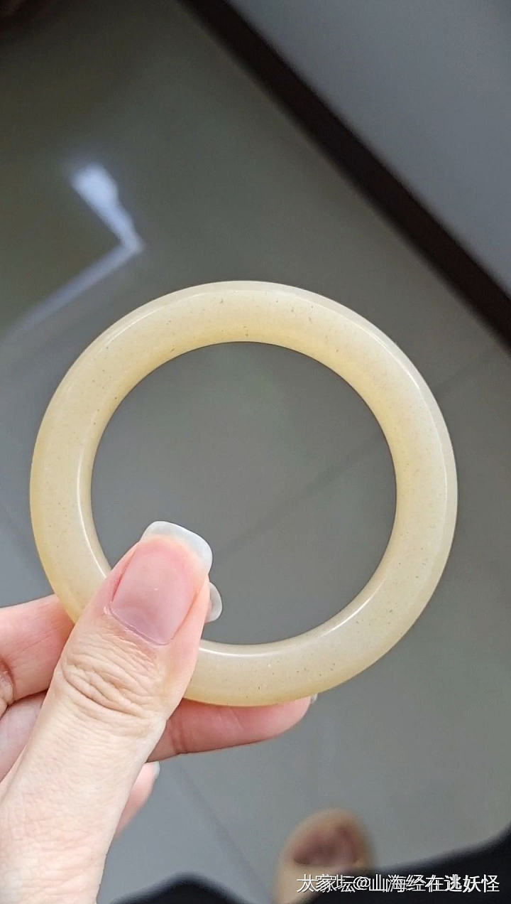 佘太翠水蜜桃手镯_玉石