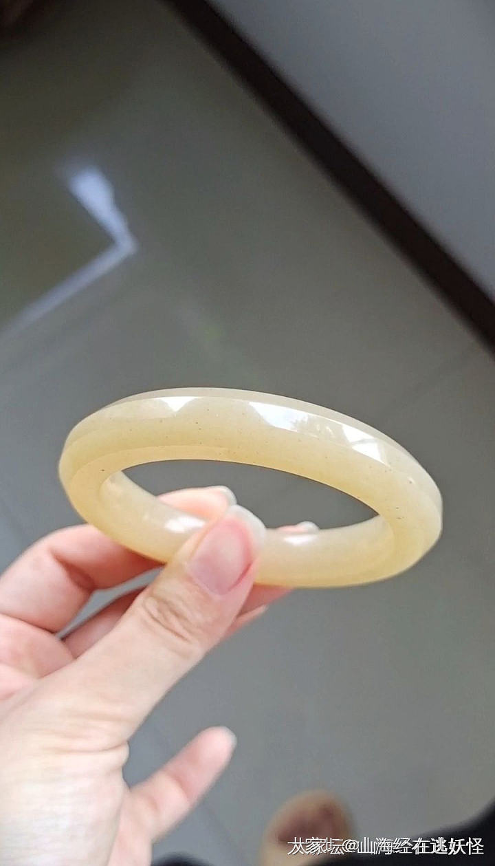佘太翠水蜜桃手镯_玉石