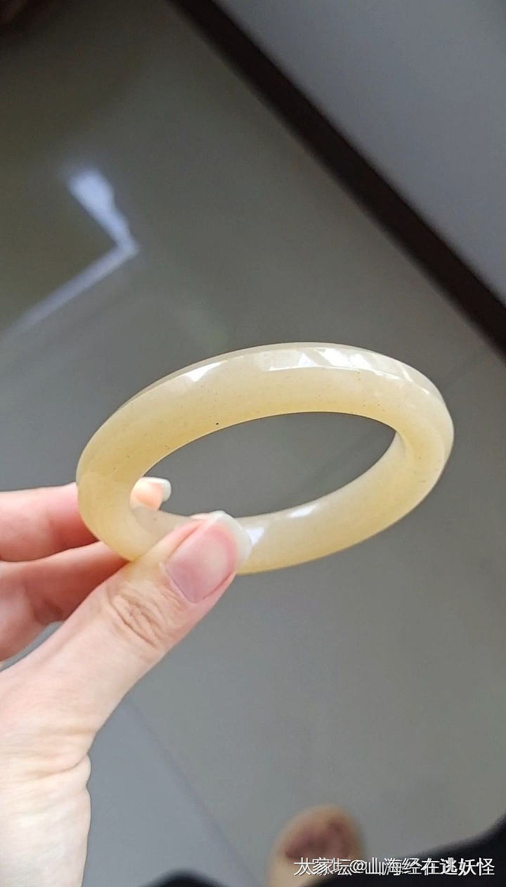 佘太翠水蜜桃手镯_玉石