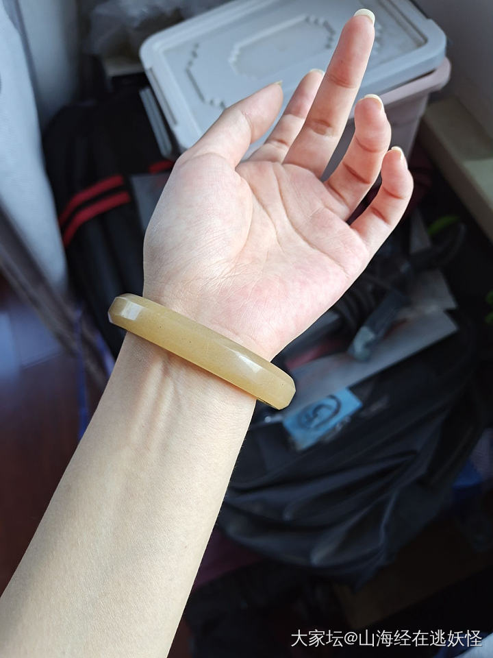 佘太翠水蜜桃手镯_玉石