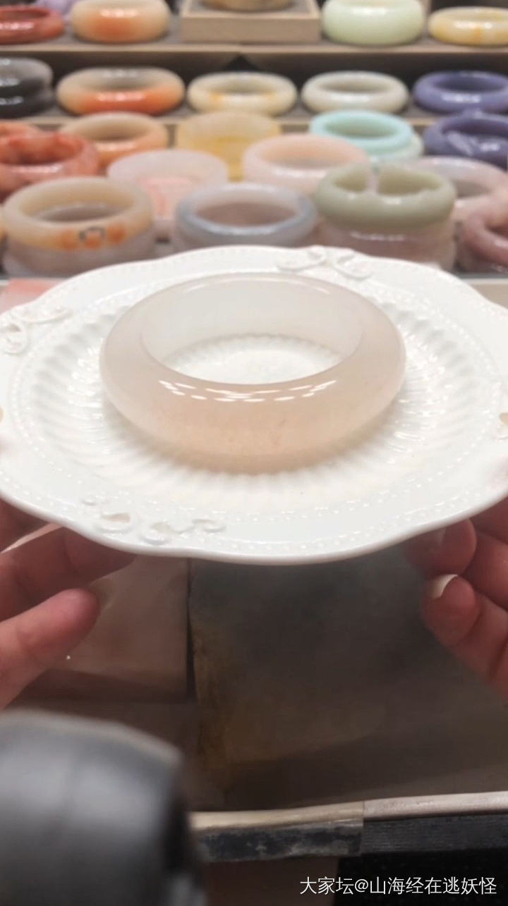 佘太翠糖镯佘太翠焦糖手镯佘太翠紫玉手镯佘太翠芝麻糊手镯佘太翠脆冰冰手镯_玉石