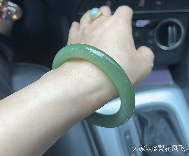周末出行标配_和田玉